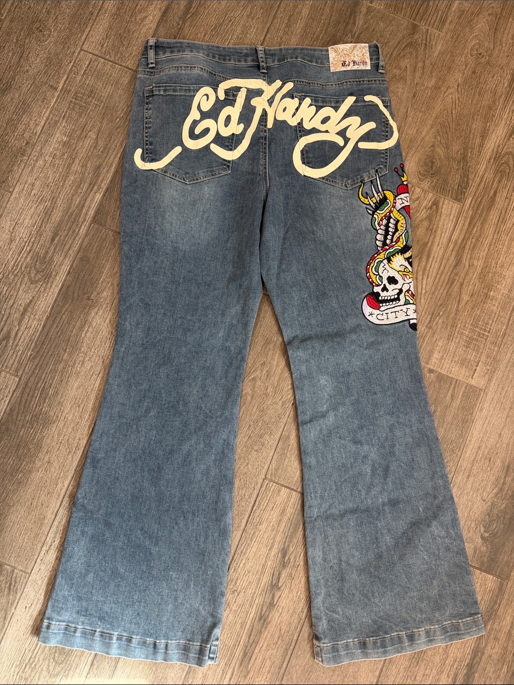 Ed Hardy Womens
Flare Jeans Tattoo Embroidered New
York Bell Bottoms 34x32